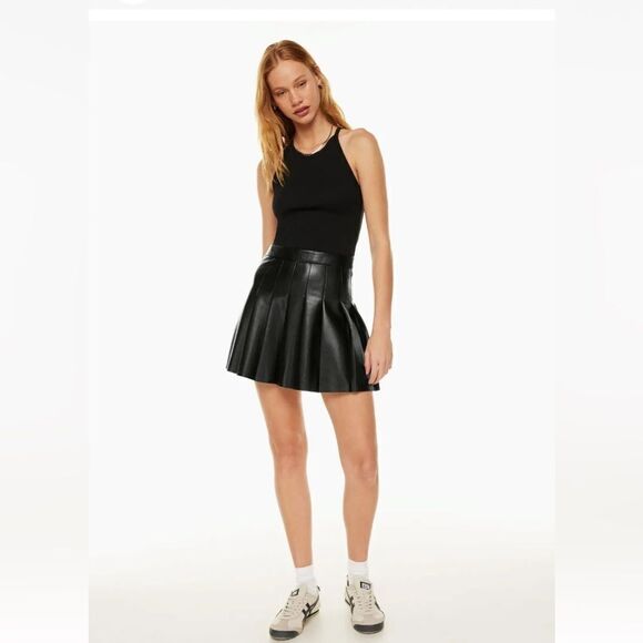 Aritzia Sunday Best Olive Micro Skirt - Picture 1 of 9